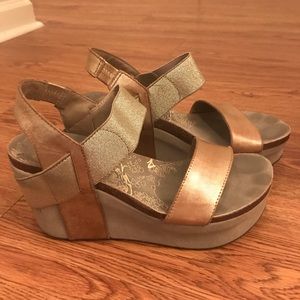 OTBT Bushnell Wedges Sz 8